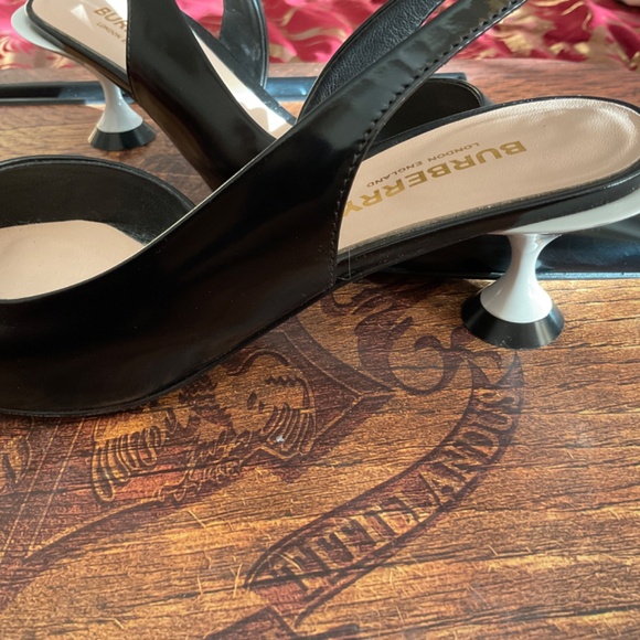 BURBERRY SANDALS, Black & White, size 6, perfect condition - Picture 4 of 6